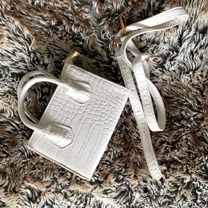 Mini, faux-croc bag 💌